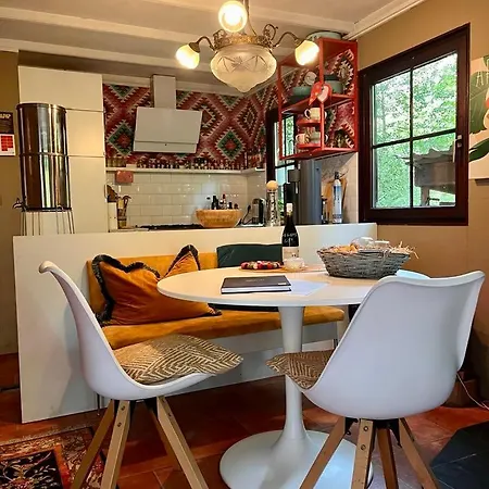 Woods House Apartment *